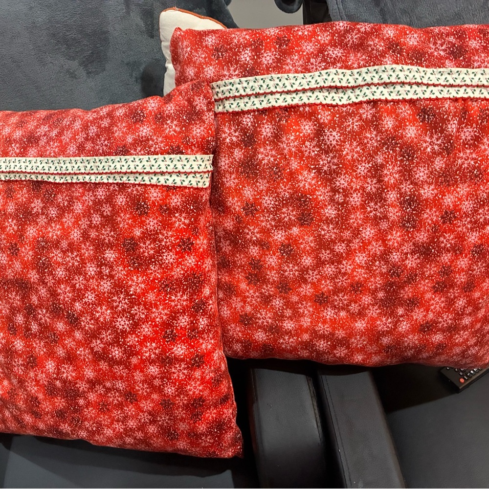 Red Snowflake Patterned Throw Pillows - Picture 4 of 4